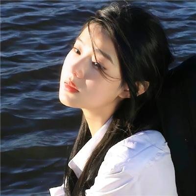 云雾笼罩的山峰